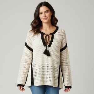 Greige Cable net cream and black sweater size small excellent condition